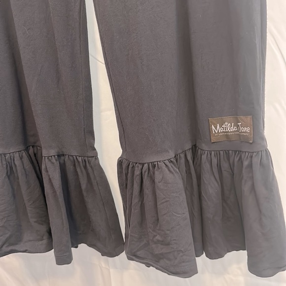 Matilda Jane size small gray ruffle crop pants GUC - Picture 2 of 3